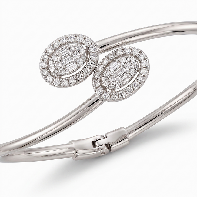 Open witgouden armband met diamanten