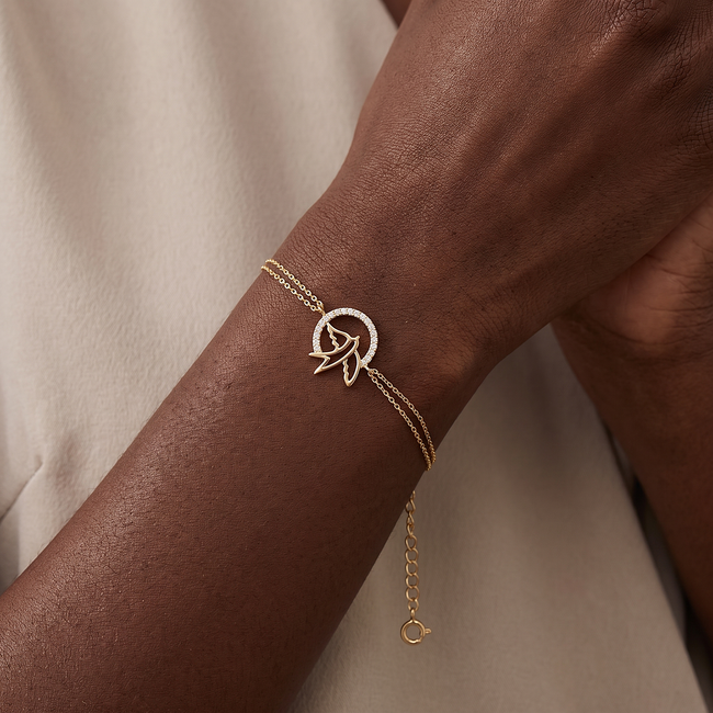 Fijne gouden armband 14 karaat met halve maan van zirkonia