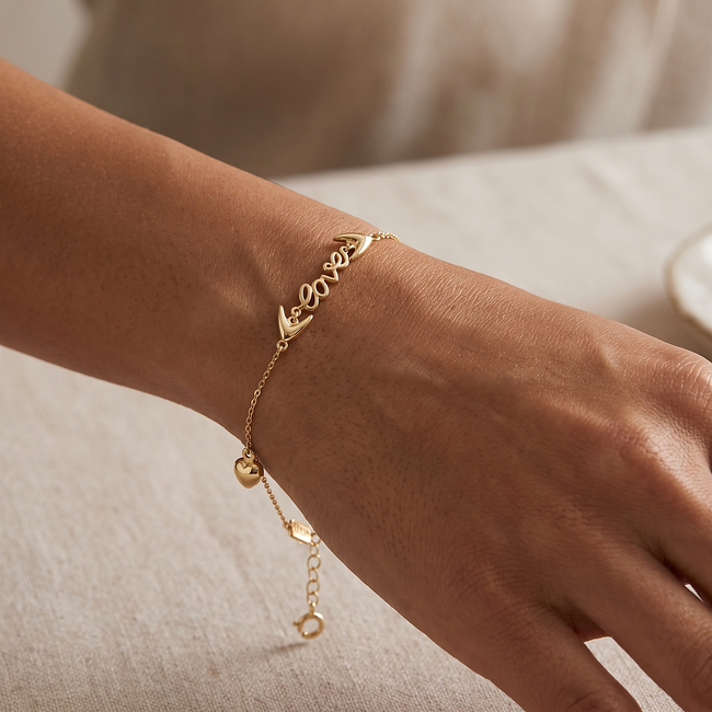 Gouden hartjes armband 14 karaat met love in sierletters
