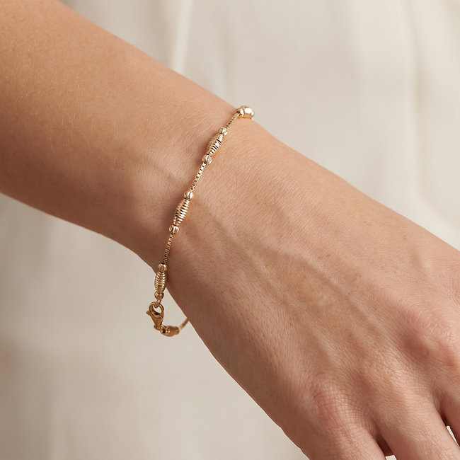 Gouden kralen armband 14 karaat met langwerpige dorika kralen
