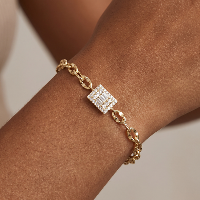 Gouden armband 14 karaat met baguette middenstuk van zirkonia