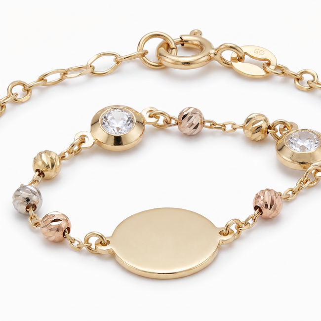 Graveerbare gouden armband 14 karaat met plaatje, tricolor dorika balletjes en zirkonia
