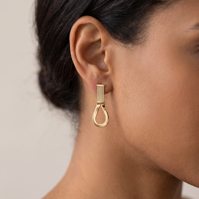 Gouden oorbellen met druppelvormig design
