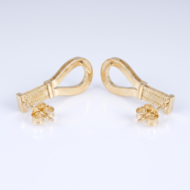 Gouden oorbellen met druppelvormig design
