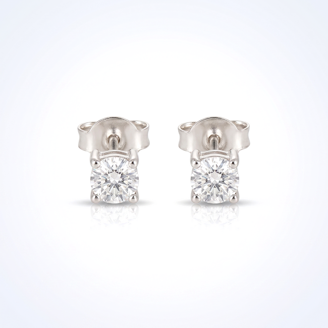 Witgouden oorstekers met briljant diamant