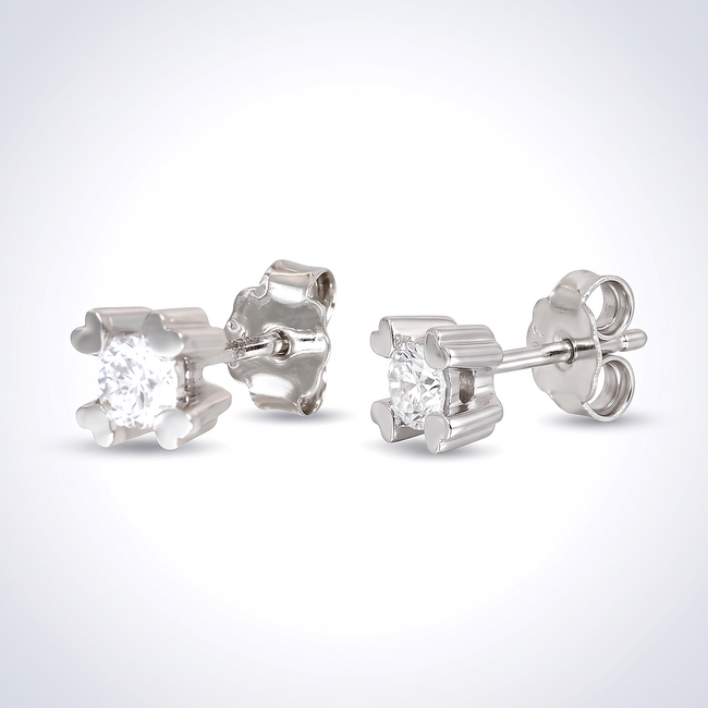 Witgouden oorstekers met solitaire diamant