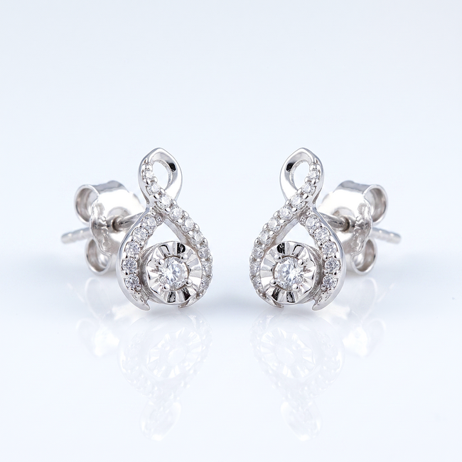 Infinity oorstekers met diamanten