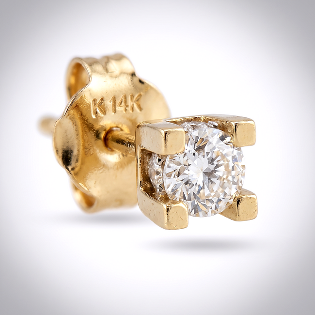 Gouden oorstekers met solitaire diamanten