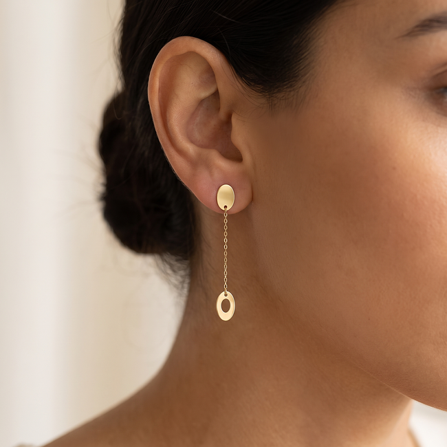 Gouden oorhangers met fijne ketting