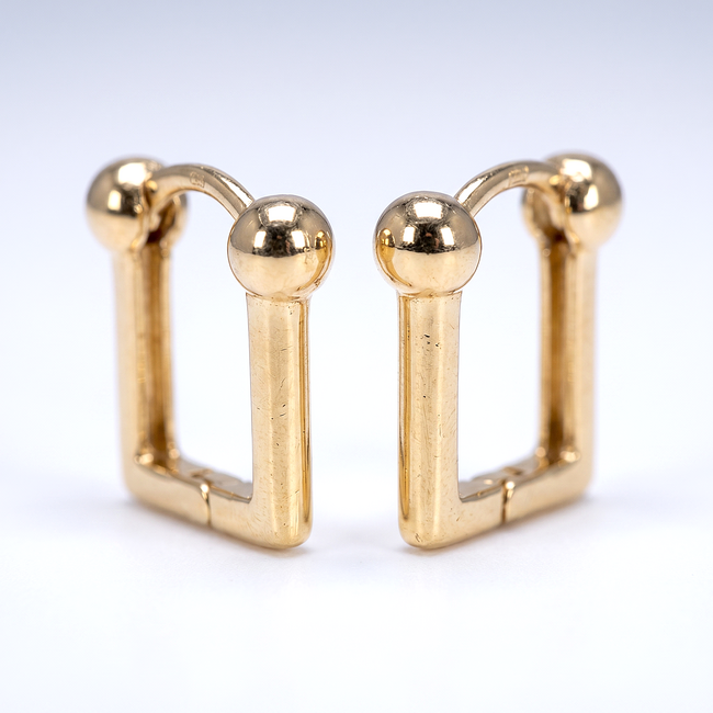 Gouden vierkante oorringen met modern design