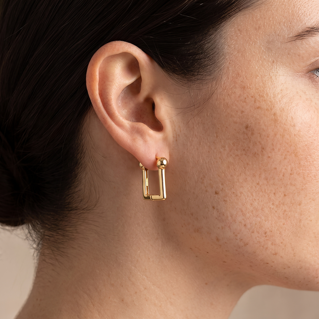 Gouden vierkante oorringen met modern design