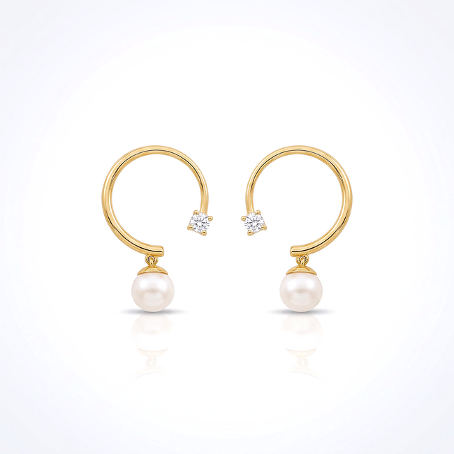 Gouden oorringen met parelhanger