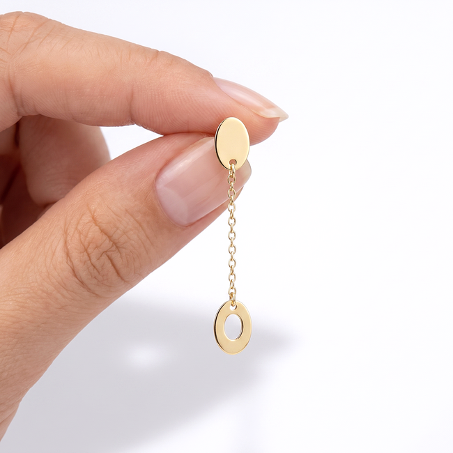 Gouden oorhangers met fijne ketting
