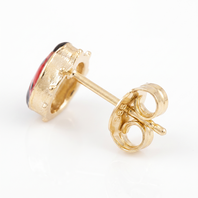 Gouden oorknoppen met rood lieveheersbeestje