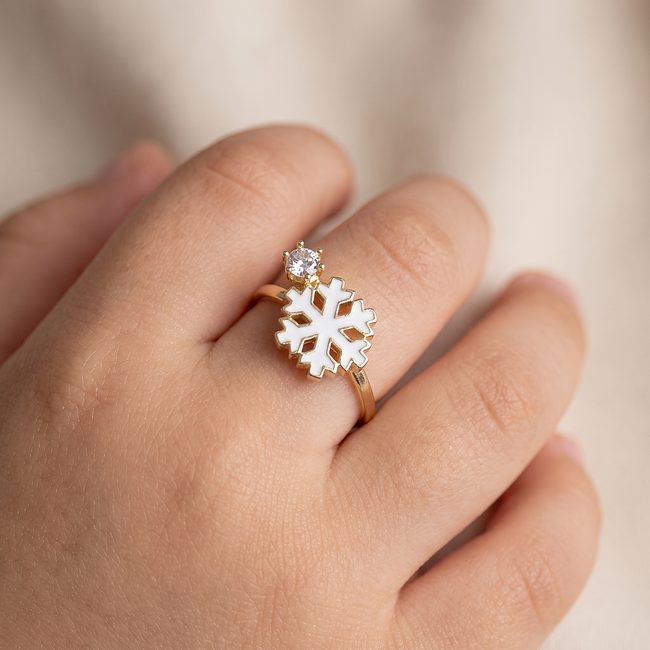 Gouden kinderring met witte sneeuwvlok