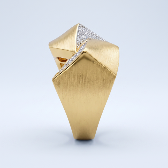 Gouden cocktail ring 14 karaat met geometrische matte vlakken