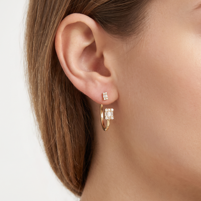 Gouden oorbellen 14 karaat, open model met baguette zirkonia en pavé