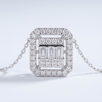 Witgoud collier emerald halo baguette