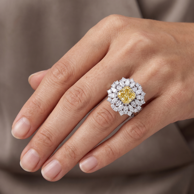 Witgouden Ring, Gele Lab Diamant 7,75 ct met Diamanten Halo