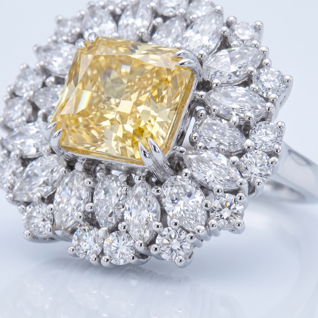 Witgouden Ring, Gele Lab Diamant 7,75 ct met Diamanten Halo
