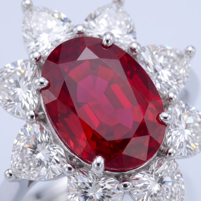 14 Karaat Witgouden Ring, Lab Robijn 5,25 ct met Diamanten Ster
