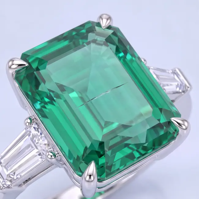 14 Karaat Witgouden Ring, Natuurlijke Smaragd 5,7 ct met Diamanten