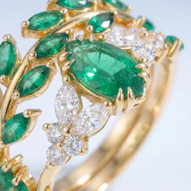 14 Karaat Gouden Ring  met Natuurlijke Smaragd en Diamant