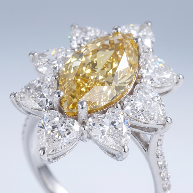Witgouden Ring maat 17 met Gele Diamant 4,56 ct en Diamanten Halo 3,47 ct