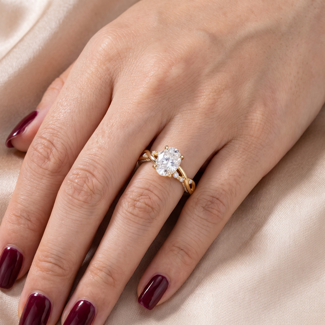 Gouden Verlovingsring maat 17 met Ovale Diamant 2,03 ct