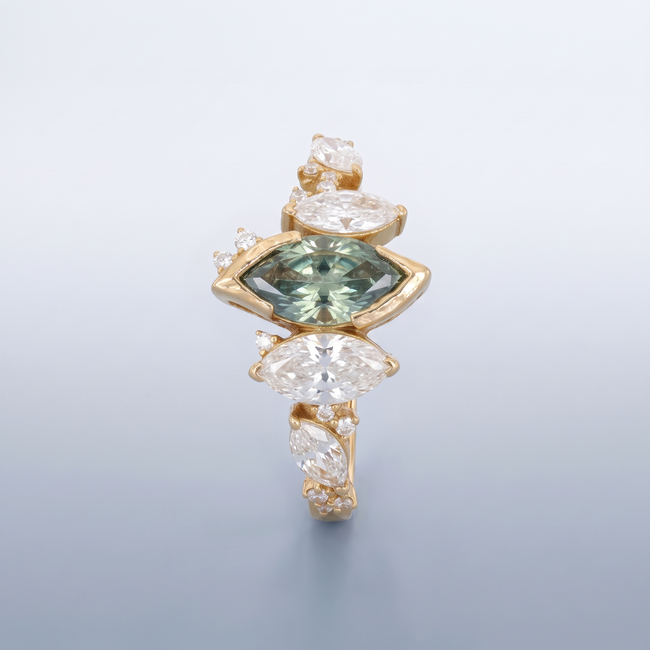 Gouden Ring maat 17 met Groene Lab Diamant en Witte Marquise Diamanten