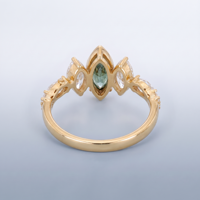 Gouden Ring maat 17 met Groene Lab Diamant en Witte Marquise Diamanten