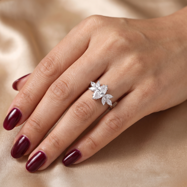 Witgouden Ring maat 17 1/4 met Marquise Lab Diamant 1,00 ct en Vleugelmotief