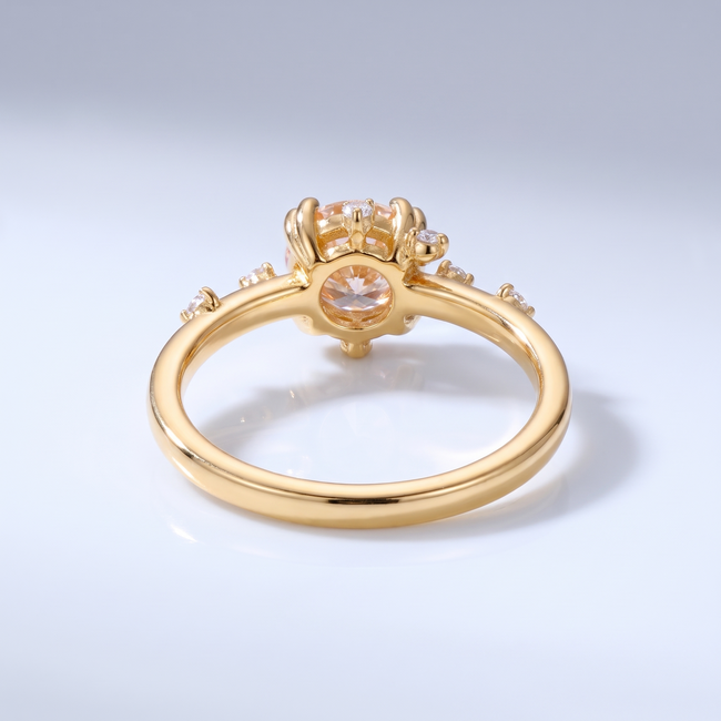 Solitaire Ring met Roze Lab Diamant en Accentdiamantjes