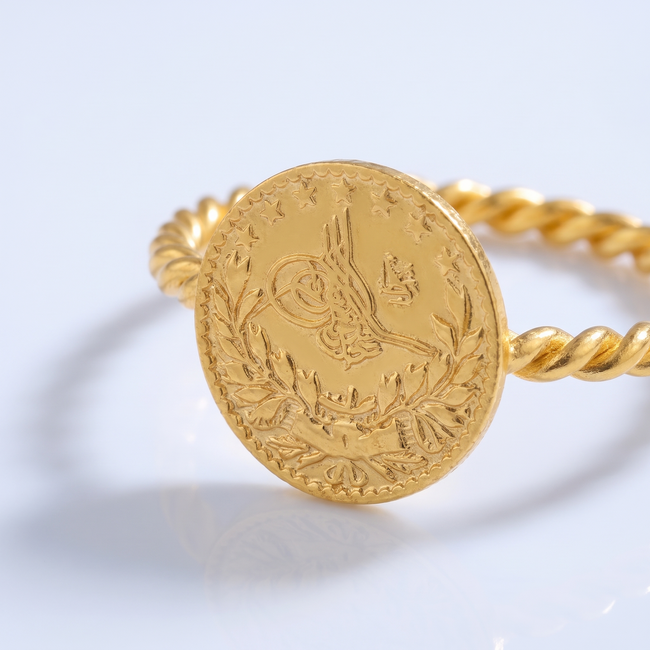 Mini Çeyrek Reşat Ring met Gedraaide Band  22 Karaat Goud