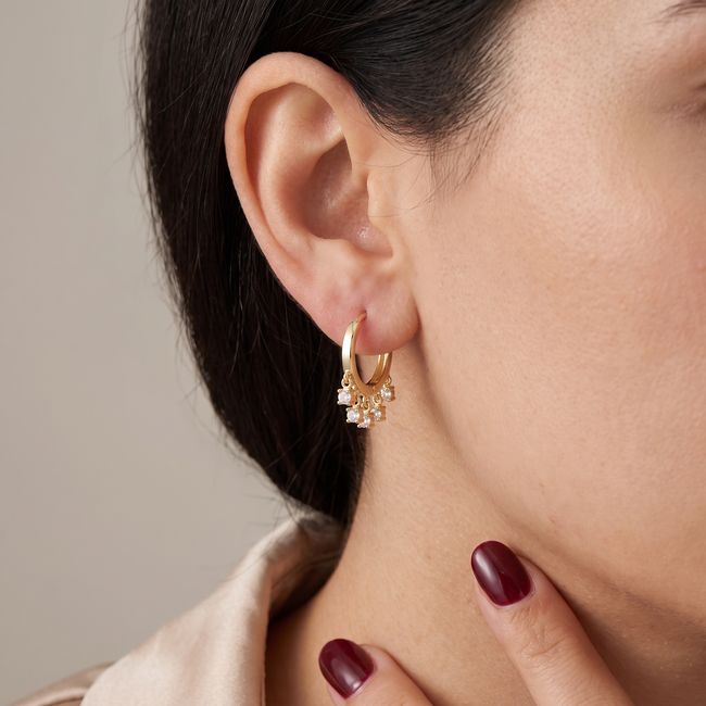 Gouden Creolen 14 Karaat met 5 Hangende Zirkonia Steentjes, 11,5 mm