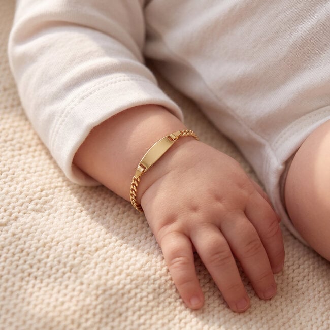 14 Karaat Gouden Baby Armband met Gourmetschakel en Gegraveerd Naamplaatje