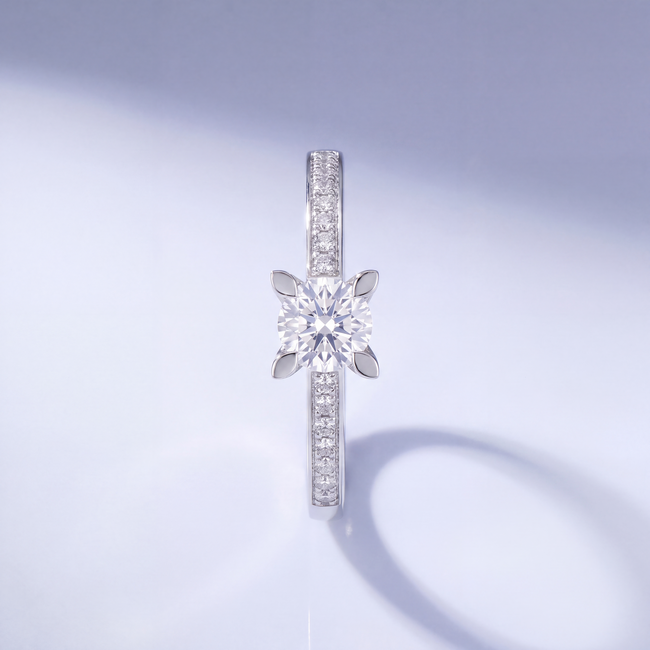 Witgouden solitair ring met 0,50 ct diamant en pavé band