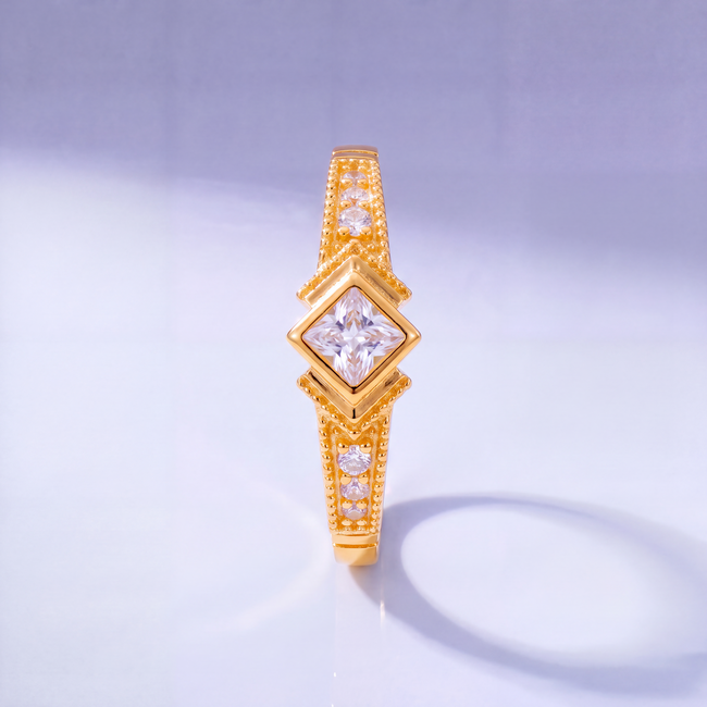 Vintage gouden ring 22 karaat met vierkante zirkonia