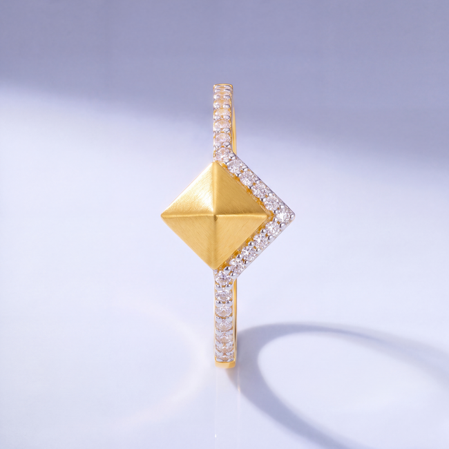 Roodgouden piramide ring 22 karaat met zirkonia