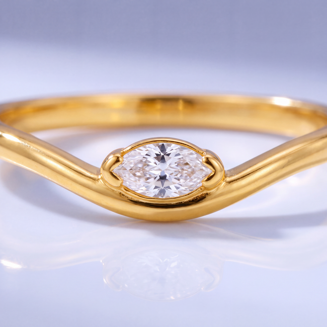 Roodgouden V-ring 22 karaat met marquise zirkonia