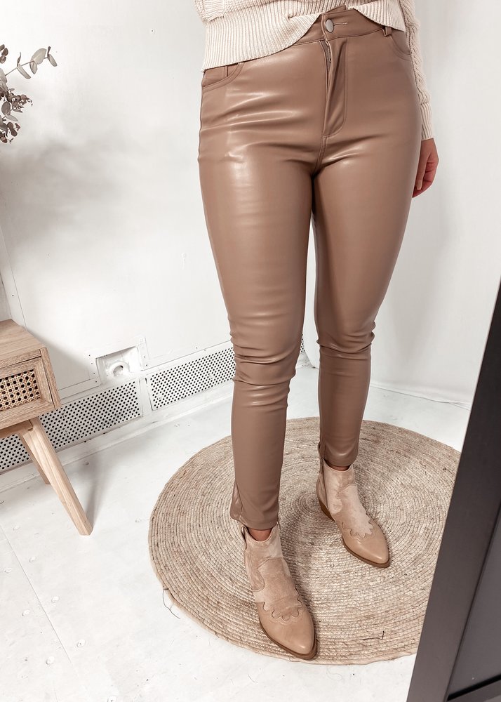 FAUX LEATHER PANTS TAUPE - Yabfashion.nl