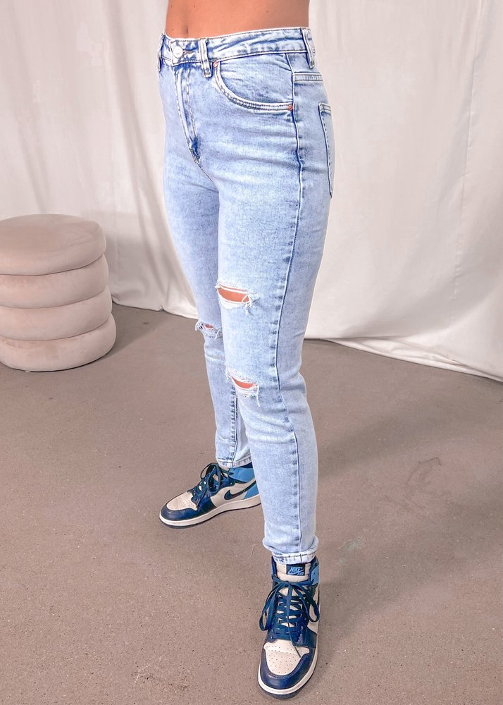 DESTROYED MOM FIT JEANS LIGHT BLUE DESTROYED MOM FIT JEANS LIGHT BLUE