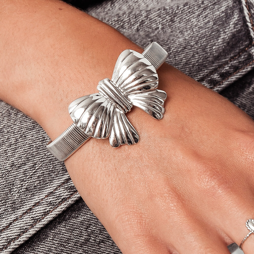 BOW BANGLE BRACELET SILVER