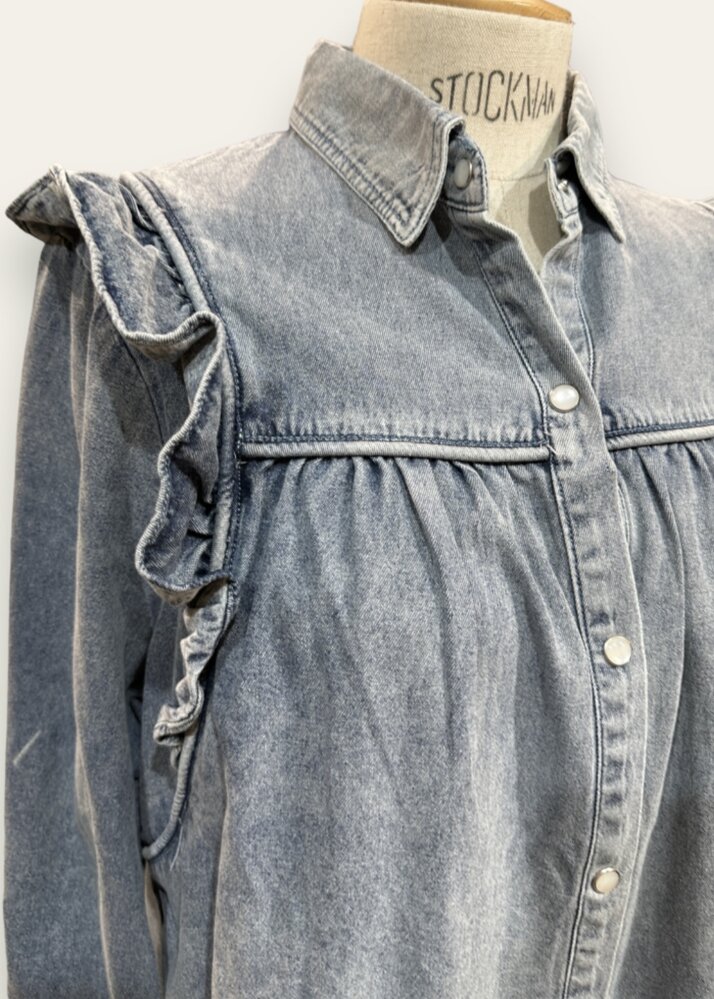RUFFLE DENIM BLOUSE WASHED BLUE