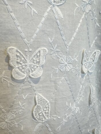 3D BUTTERFLY TOP WHITE