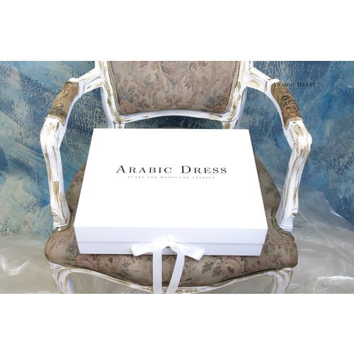 GIFT BOX SQUARE WHITE MEDUIM LOGO