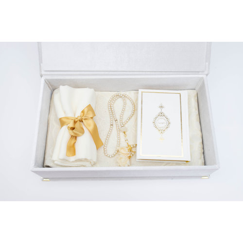 Velvet box complete with Quran White Velvet box complete with Quran White