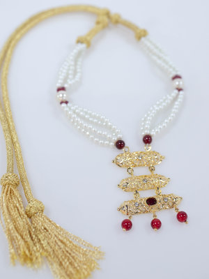 WHITE  RED PEARL NECKLACE HNIA