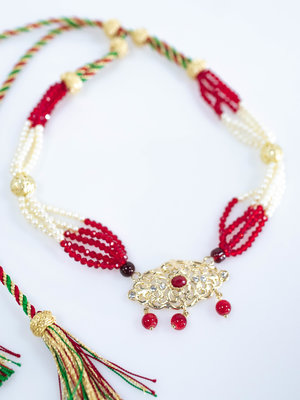 White red necklace Hind