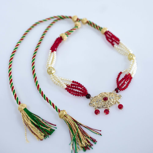 White red necklace Hind